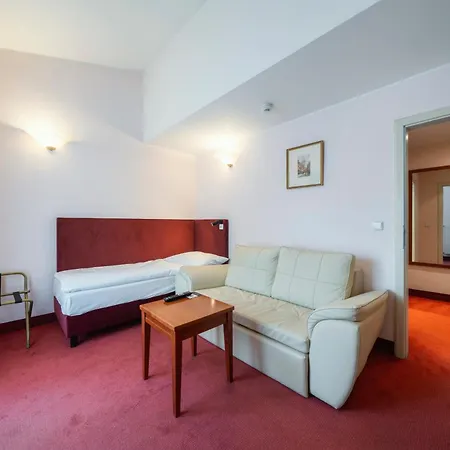 Hotel Raffaello Prague Exterior photo